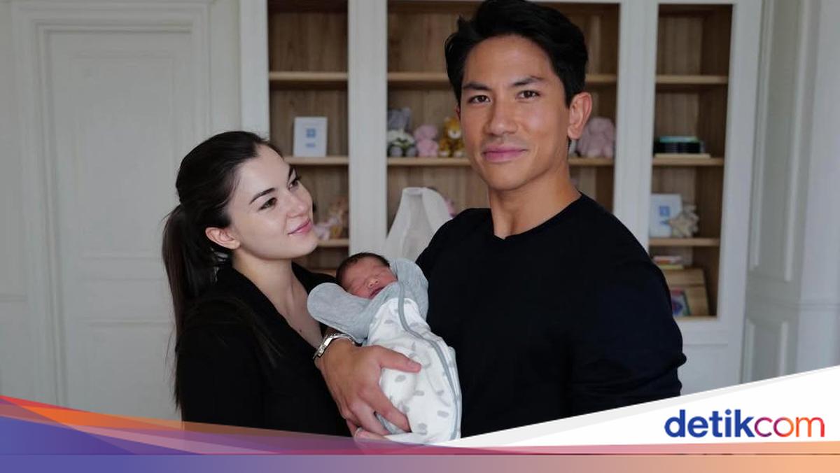 Potret Pangeran Mateen-Anisha Rosnah Kenalkan Bayi Zahra Mariam Bolkiah