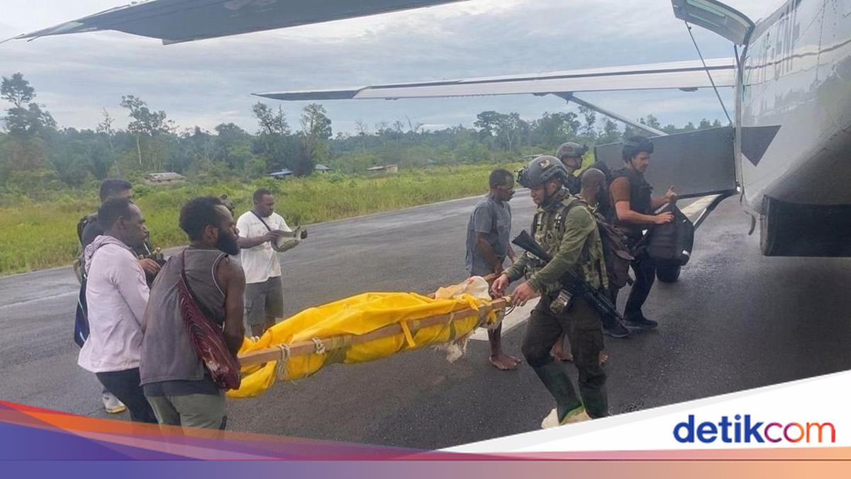 Sebanyak 39 warga Boven Digoel mengungsi setelah penembakan pilot Smart Air oleh KKB. Aparat keamanan melakukan sterilisasi untuk memastikan keamanan.

Via: @detiksulsel_