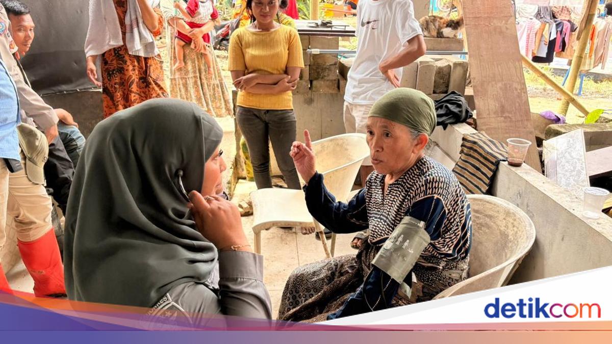 Polres Bogor Cek Kesehatan 155 Warga Terdampak Banjir di Babakan Madang