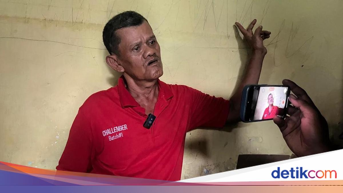 Penjual es dawet di Mojokerto, Slamet (61) viral usai difitnah melecehkan siswi SD saat menyeberangkan anak tersebut di sekitar lapak jualannya. Meski sempat trauma, ia tetap setia menyeberangkan anak SD setelah kejadian itu.

via @detikjatim_