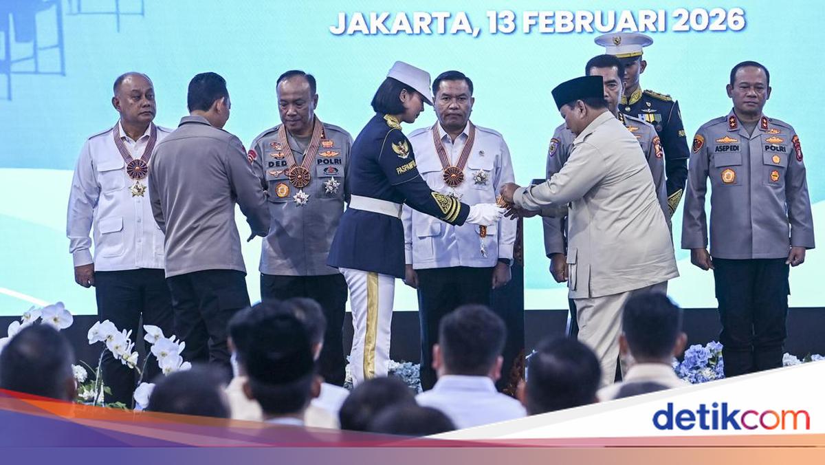Deretan Penerima Tanda Kehormatan Penggerak MBG dari Prabowo, Ada Kapolda Jateng-Jatim