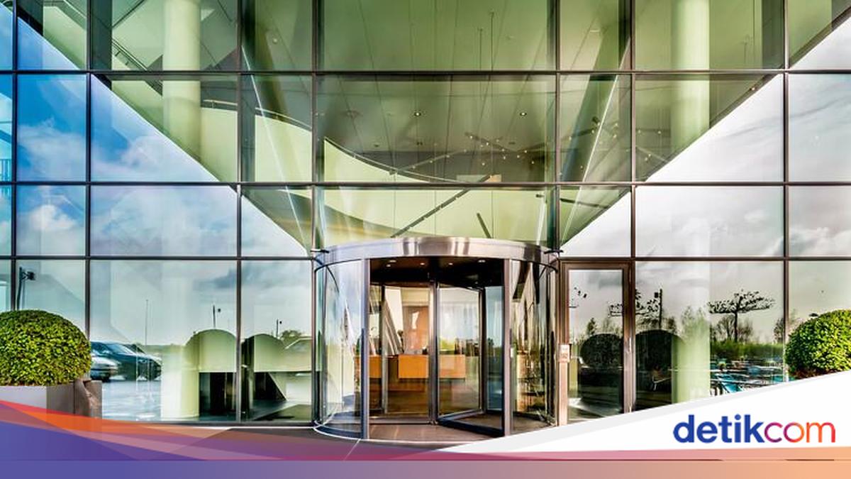 Tak Sekadar Unik, Pintu Putar Punya Fungsi Penting buat Gedung