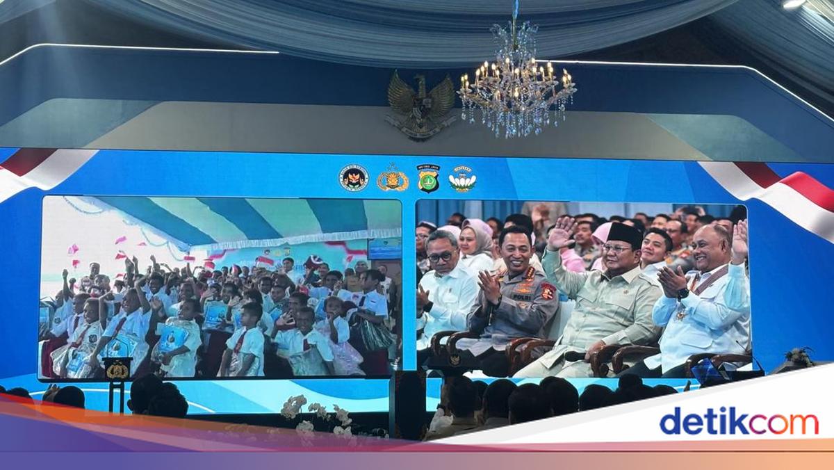 Momen Siswa SD di Papua Barat 'Tagih' MBG Langsung ke Prabowo