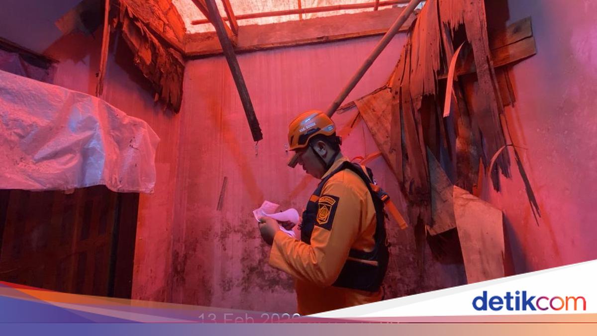 Angin kencang menerjang 2 kecamatan di Bogor pada Kamis (12/2) siang. Akibatnya 86 KK terdampak.