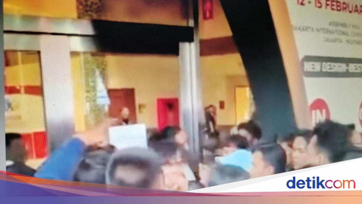 Jewellery Fair di JCC Sempat Riuh, Pengunjung War Rebutan Beli Emas