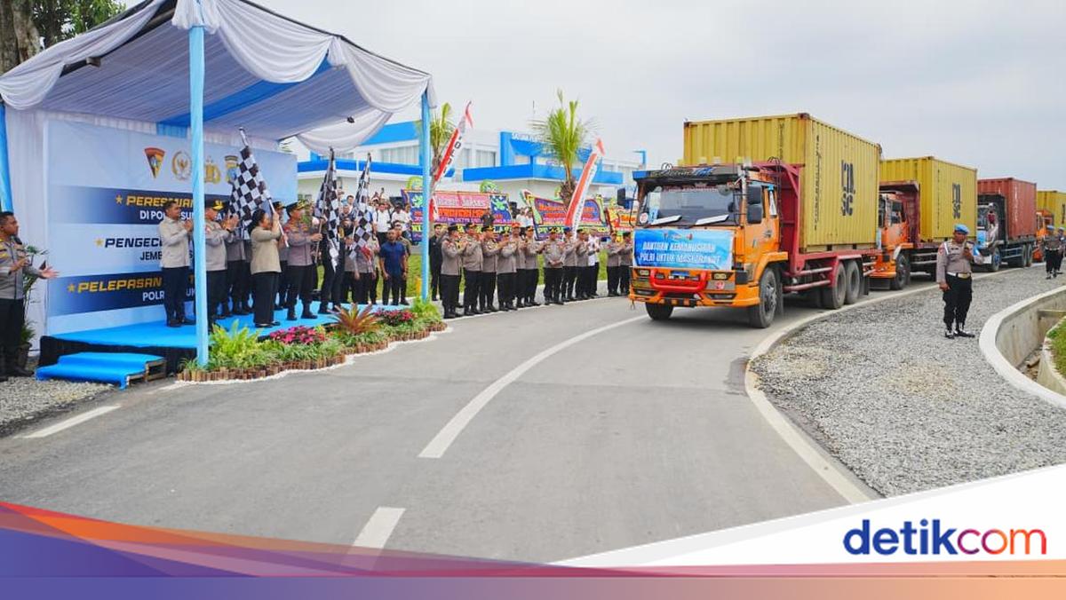Kapolri Lepas 22 Kontainer Bantuan Kemanusiaan Polri untuk Aceh-Sumatera