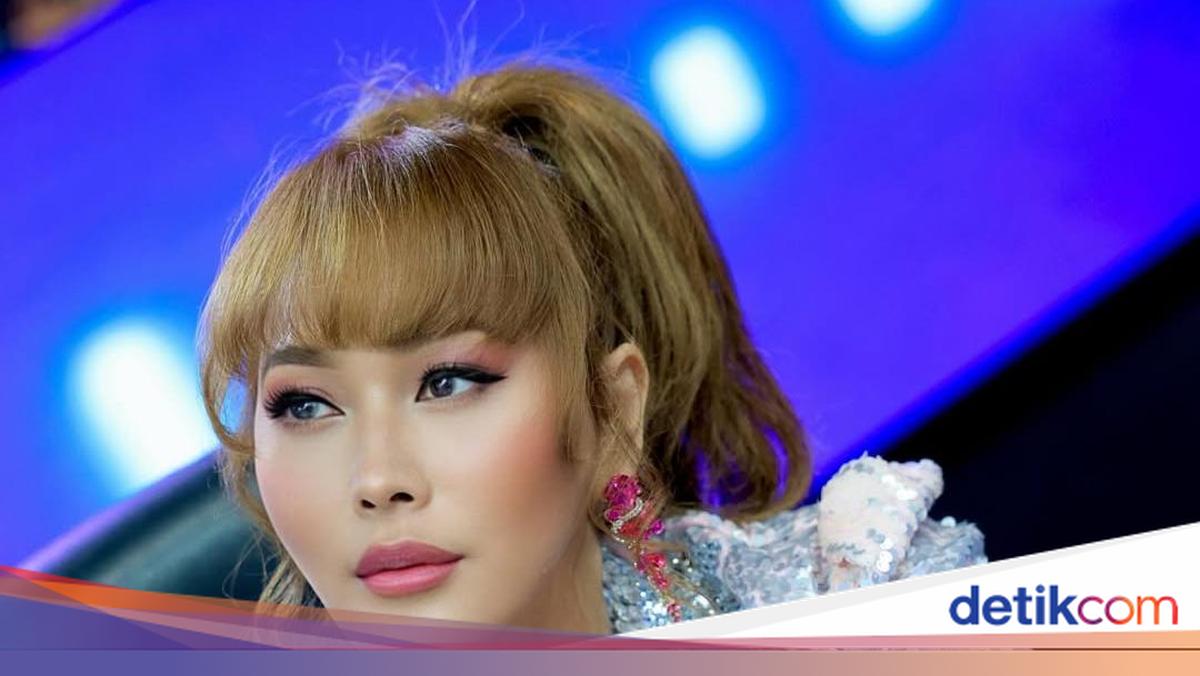 Most Pop: Foto Inul Daratista Pakai dan Tanpa Makeup, Kulitnya Jadi Sorotan