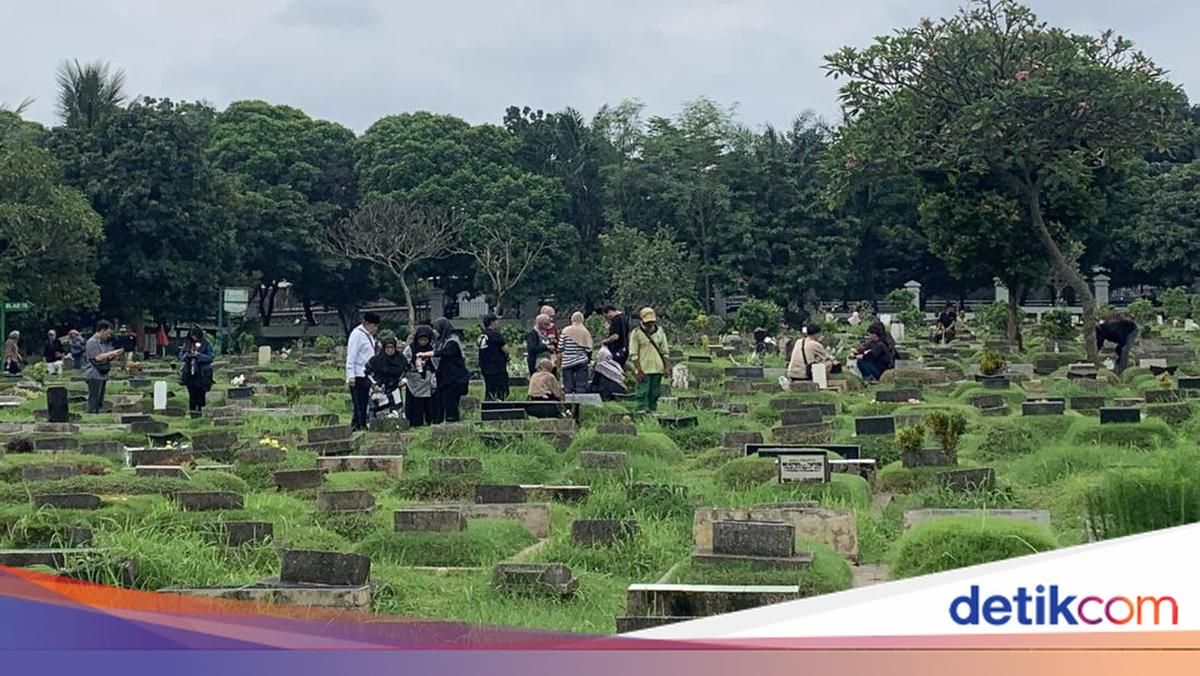 TPU Menteng Pulo Ramai Peziarah Jelang Ramadan, Tradisi Ziarah Makam Kembali Hidup