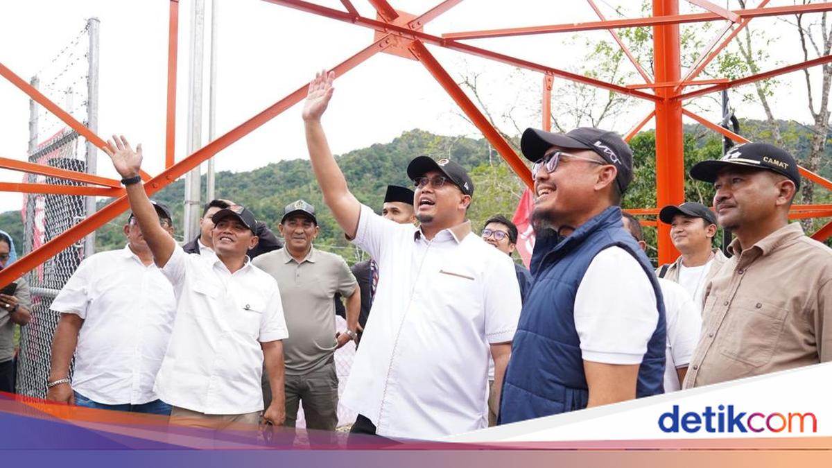 Andre Rosiade Resmikan BTS Telkomsel di Garabak Data Solok