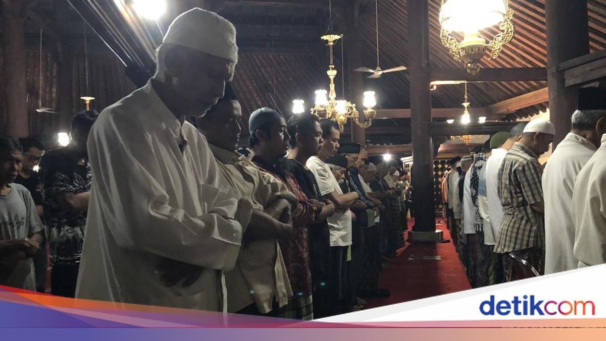 Masjid Gedhe Kauman Jogja Gelar Tarawih Perdana, Jemaah Tumpah Ruah