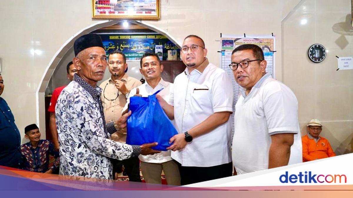 Jelang Ramadan, Andre Rosiade Salurkan 1.000 Sembako buat Warga Tigo Lurah