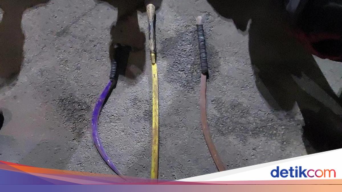 Satgas Anti Tawuran Polda Metro Tangkap 7 Pemuda dan Sita Senjata Tajam di Jakut