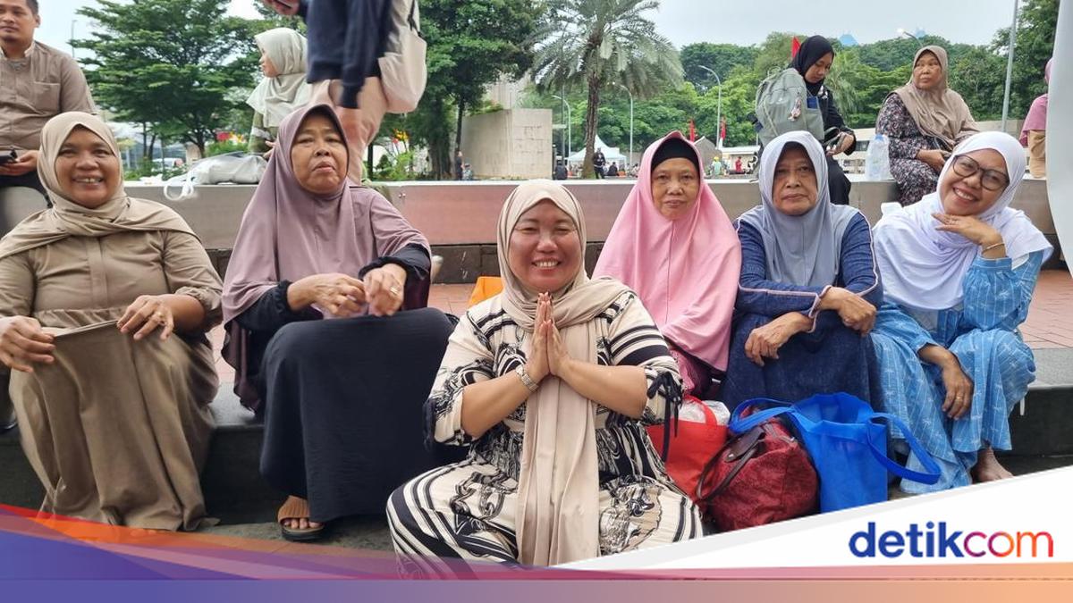 Antusiasme Warga Salat Tarawih Perdana Ramadan 2026 di Masjid Istiqlal