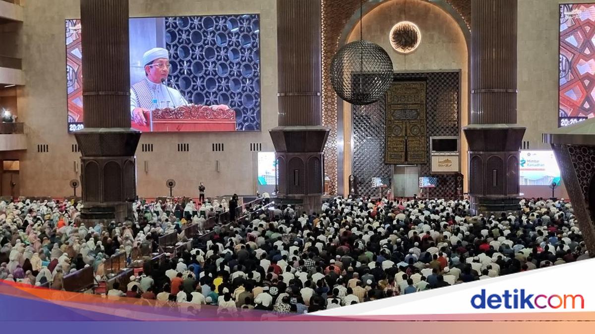 Menag Khotbah Terawih di Istiqlal: Tonjolkan Sifat Lembut dan Mengasuh