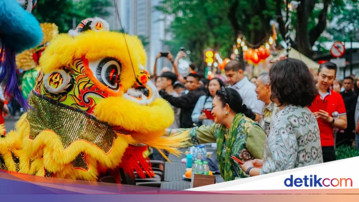 Kemeriahaan Perayaan Imlek di Kawasan SCBD, Ada Parade Budaya-Bazaar