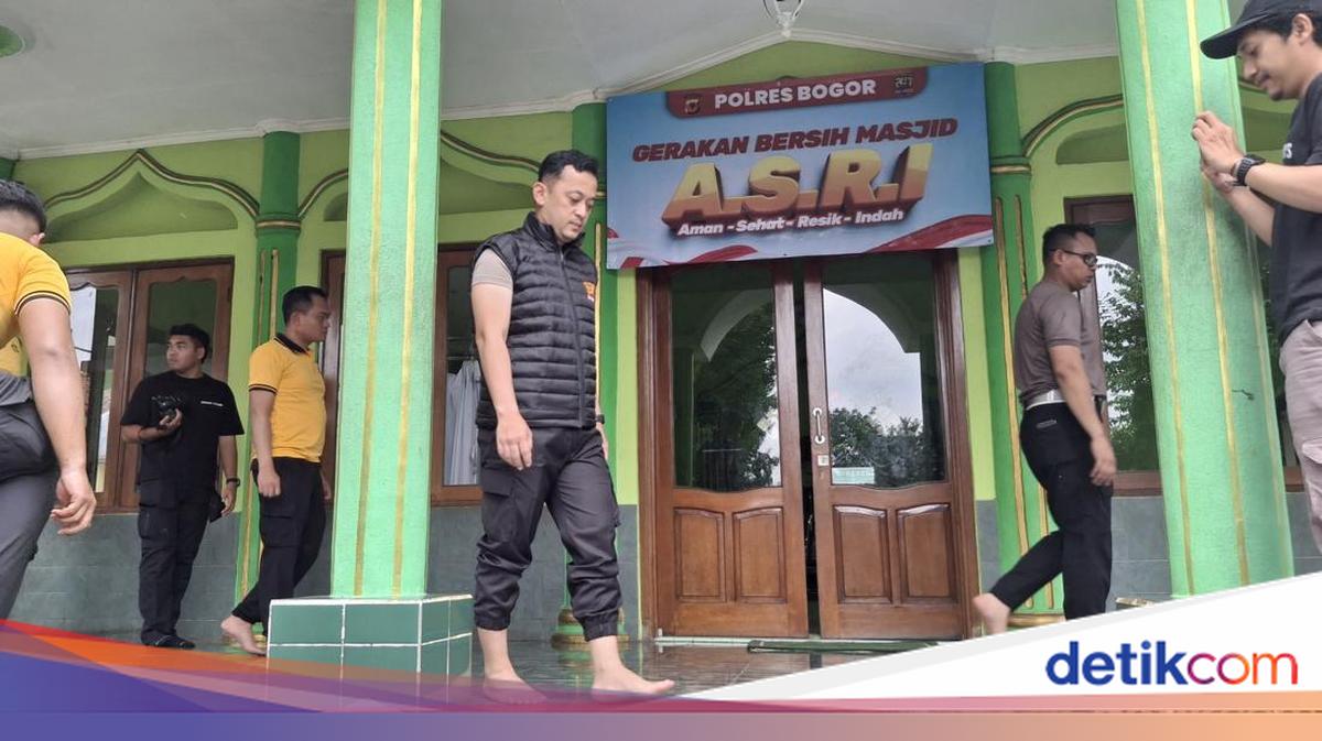 Polres Bogor Bersih-bersih Masjid-Tanam Pohon di 36 Titik Jelang Ramadan