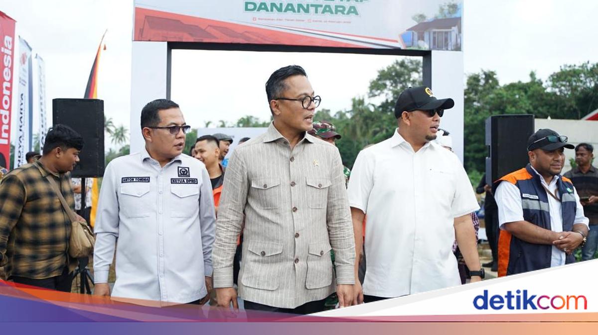 Andre Rosiade-Dony Oskaria Groundbreaking Huntap Korban Galodo di Tanah Datar