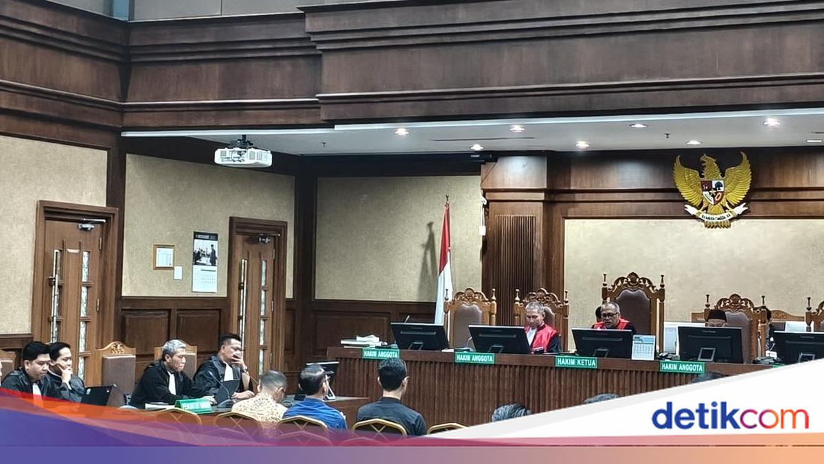 2 Terdakwa Kasus Tata Kelola Minyak Mentah Bantah Oplos BBM