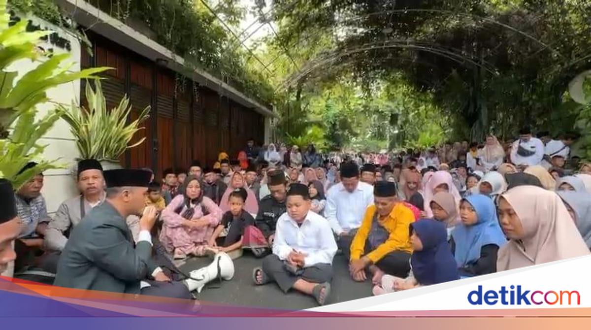 Viral Tahlilan Warga di Depan Rumah Jokowi, Ajudan Bilang Begini
