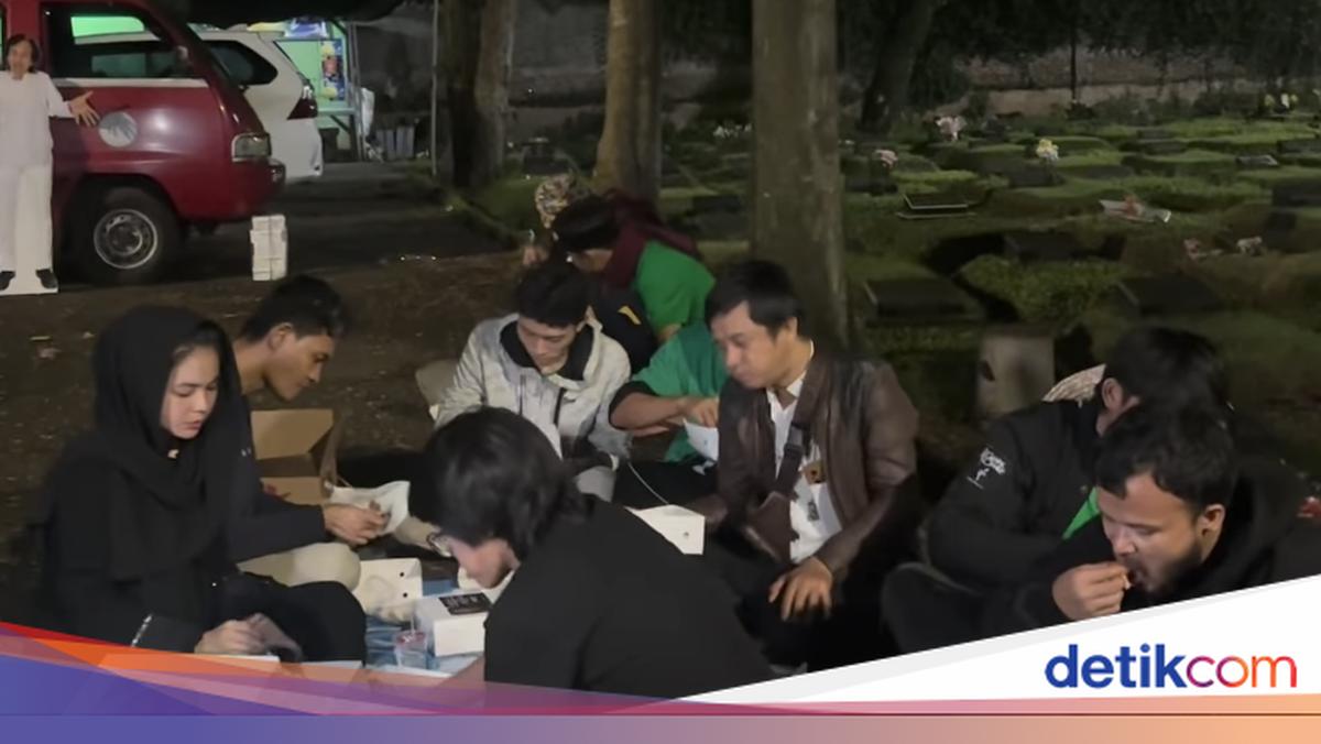 Momen Karina Ranau Ajak Anak dan Karyawan Sahur di Makam Epy Kusnandar