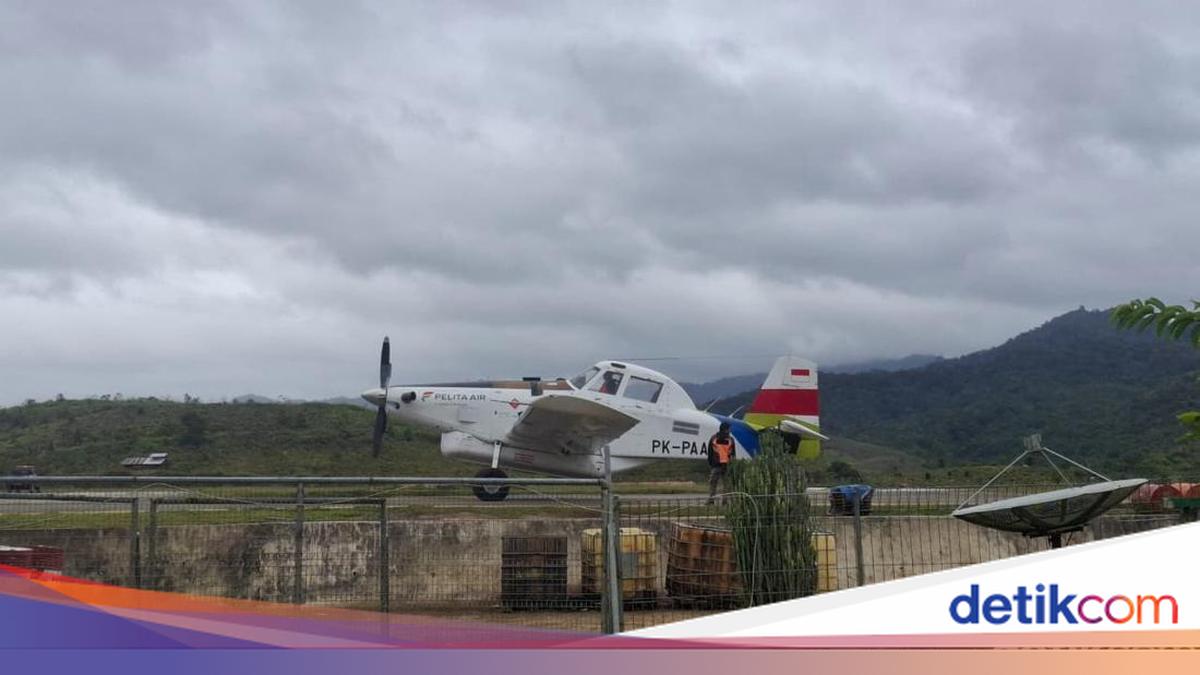 Pesawat Pengangkut BBM Jatuh di Perbukitan Krayan Kaltara, Pilot Selamat Usai Terjun Payung