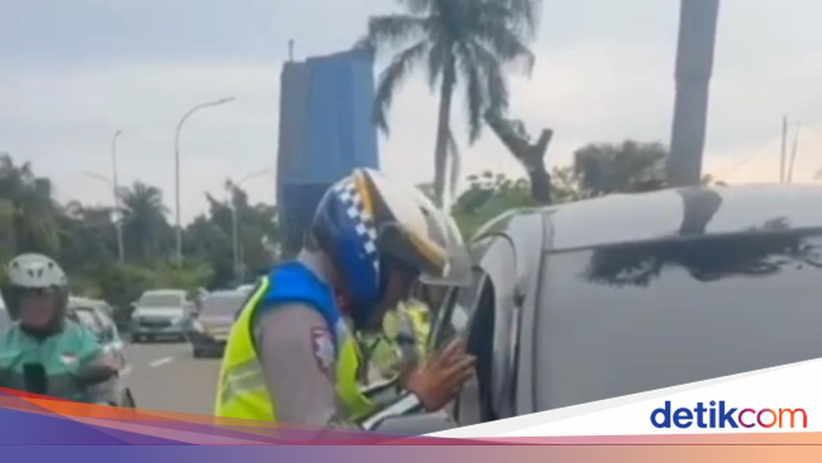 Ditlantas Polda Metro Kini Tindak Pelanggar Lalin Pakai ETLE Mobile Handheld Presisi
