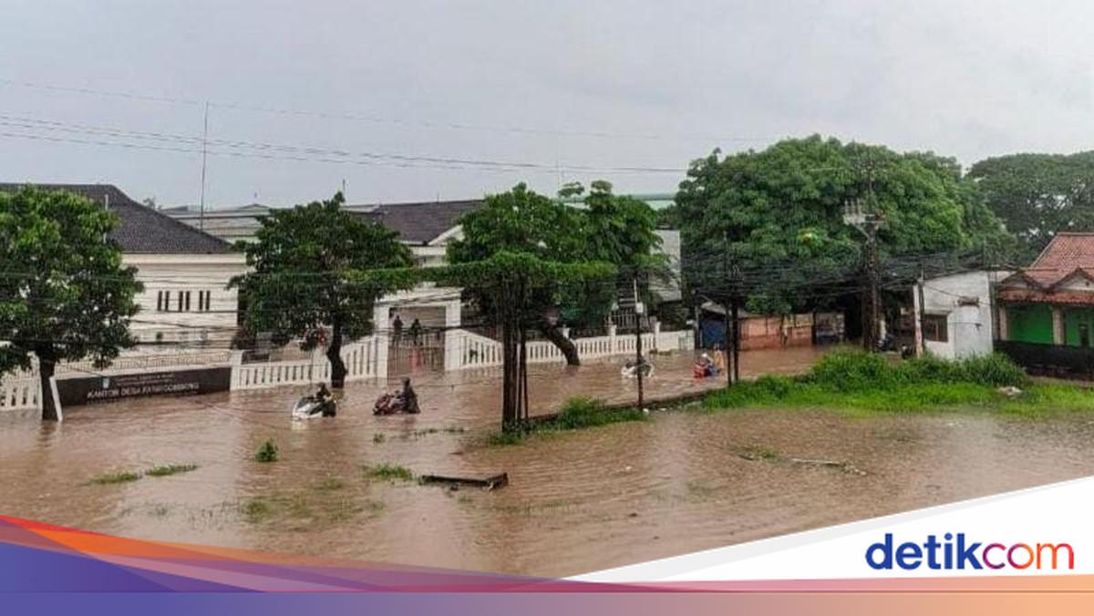 Genangan Belum Surut, 19.408 KK di Bekasi Jalani Puasa di Tengah Banjir