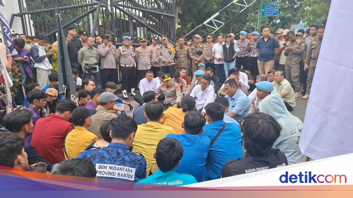 Setahun Dilantik, Andra Soni Temui Mahasiswa yang Demo Depan Pemprov Banten