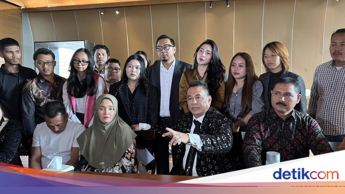 Ibu Fandi Nangis di Depan Hotman Paris, Bantah Anaknya Terlibat Kasus Sabu 2 Ton