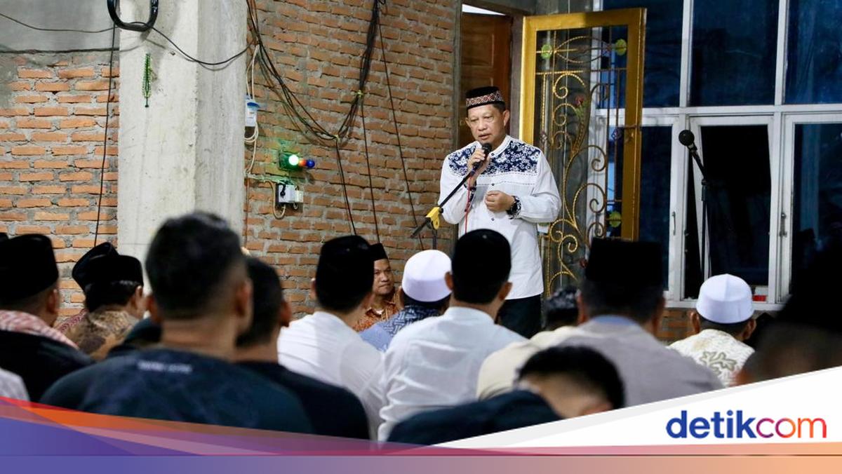 Kasatgas Tito Buka Puasa Pertama-Jalani Salat Tarawih di Aceh Tamiang