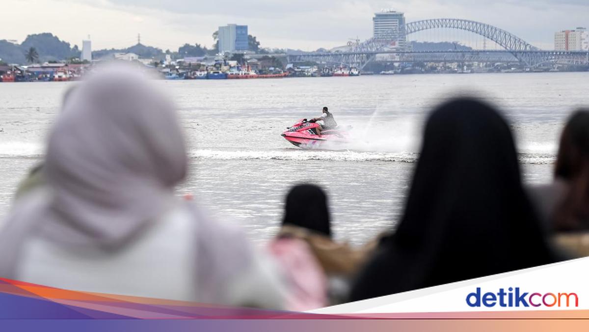 Ngabuburit Seru di Sungai Mahakam, Jet Ski Jadi Daya Tarik