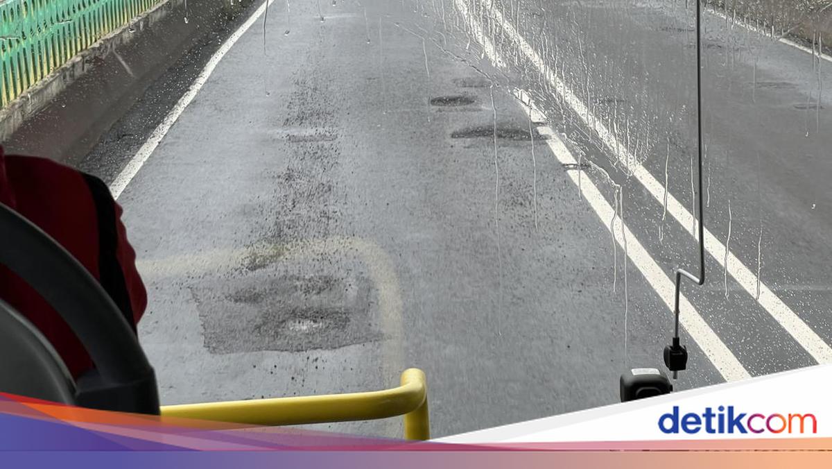 Jalur 'Langit' TransJ Koridor 13 Berlubang, Warga Harap Segera Diperbaiki