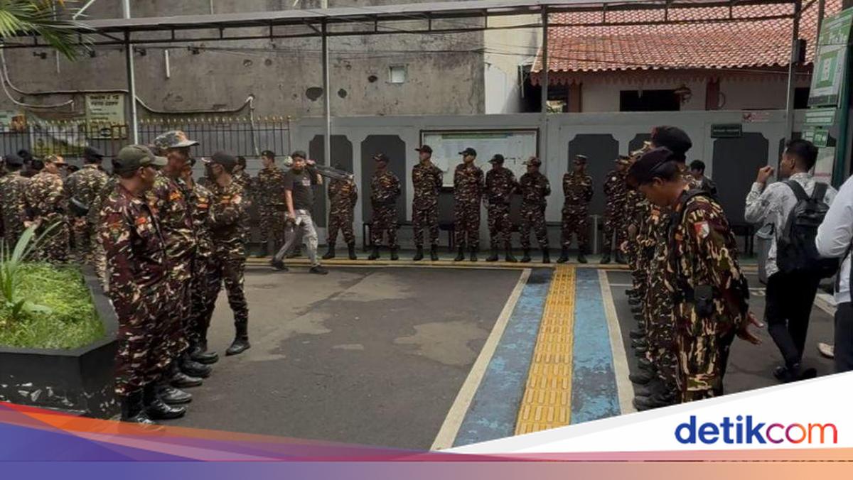Banser NU Buat Barisan Saat Sidang Praperadilan Perdana Gus Yaqut di PN Jaksel