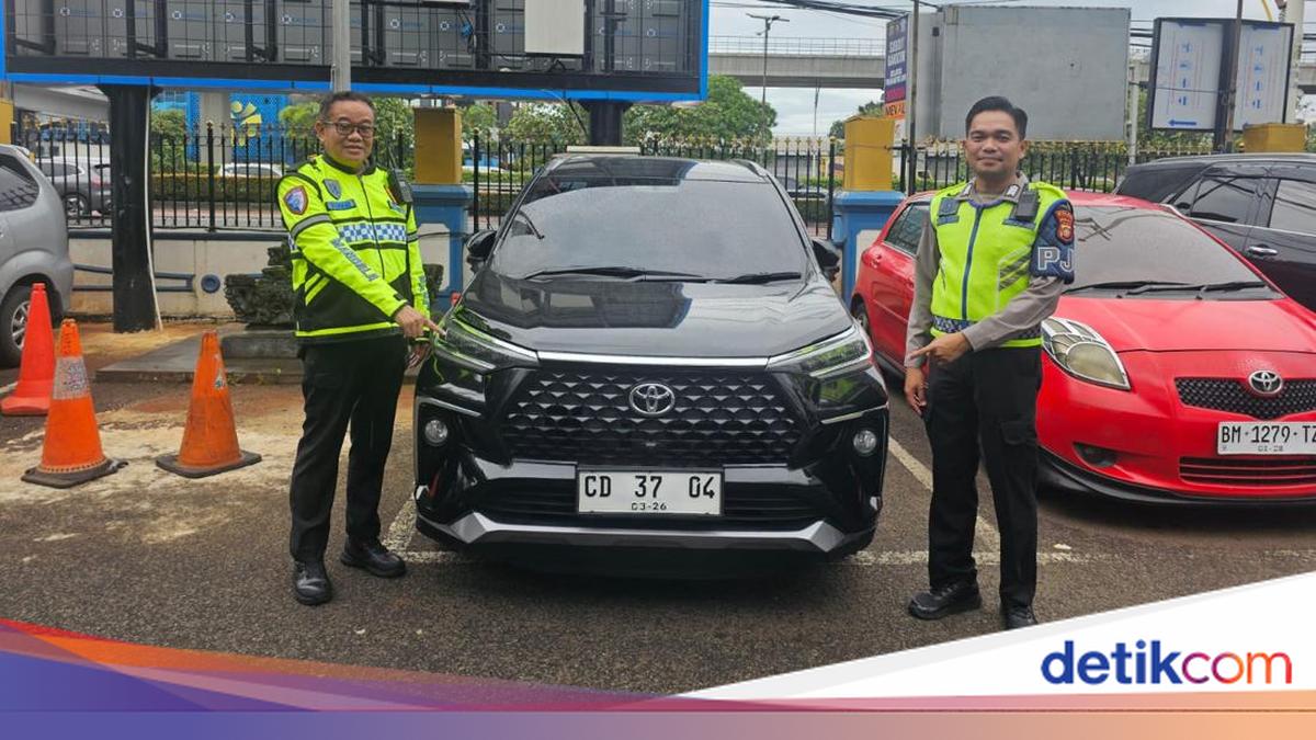 Polisi Amankan Mobil Avanza Veloz Berpelat Kedubes Rusia, Langsung Ditilang