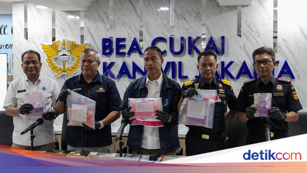 BNN Buru WN Nigeria Pengendali Ekstasi Diselundupkan Lewat Paket Gaun Nikah