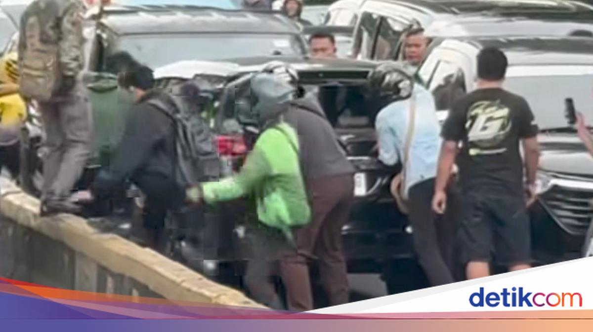 Kabur Saat Disetop Polisi, Mobil Lawan Arah Tabrak Sejumlah Kendaraan di Jakpus