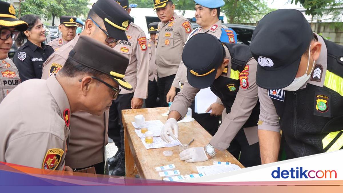 Personel Polrestro Tangerang Kota Dites Urine Dadakan, Ini Hasilnya
