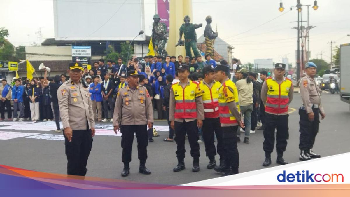 Polres Sukoharjo Bagikan 250 Takjil Gratis di Kartasura dan Solo Baru