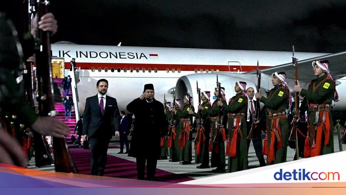 Pesawat Prabowo Kembali Dikawal Jet Tempur F-16 Saat Lawatan ke Yordania
