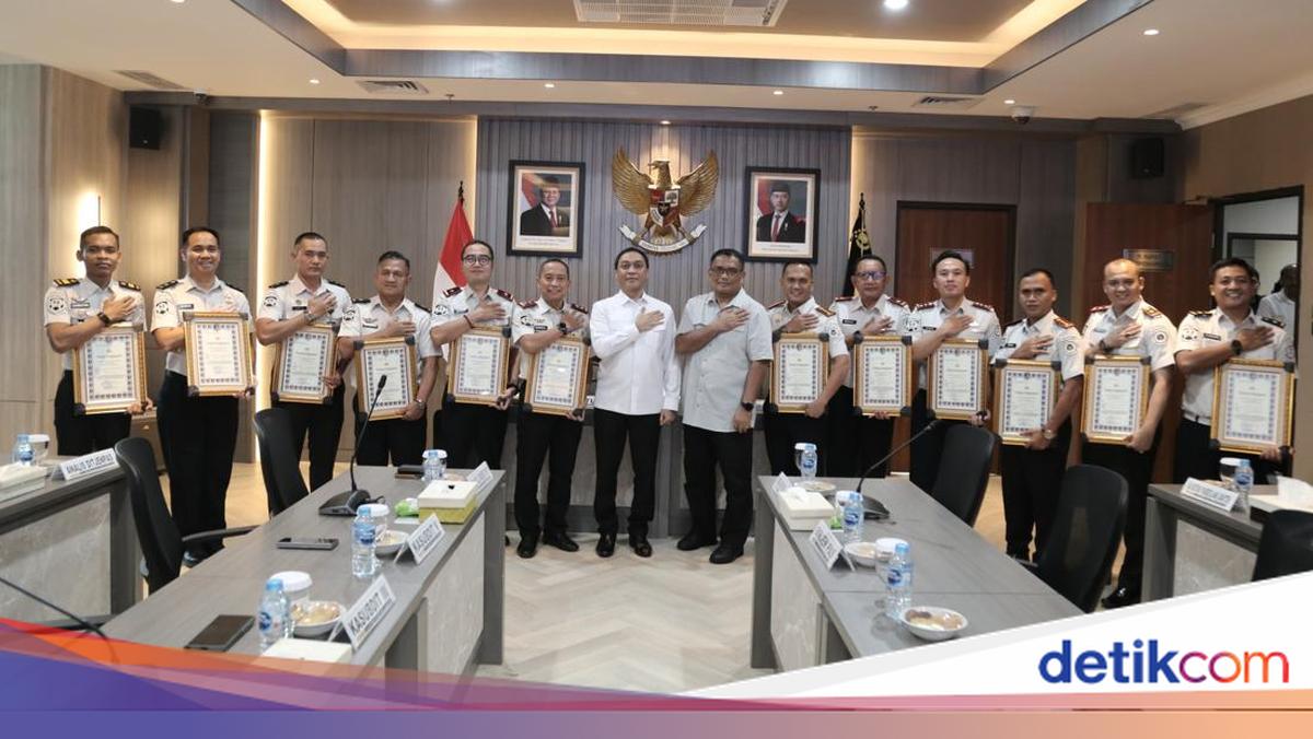 Polri Beri Penghargaan 63 Petugas Imigrasi-Lapas Bantu Berantas Narkoba