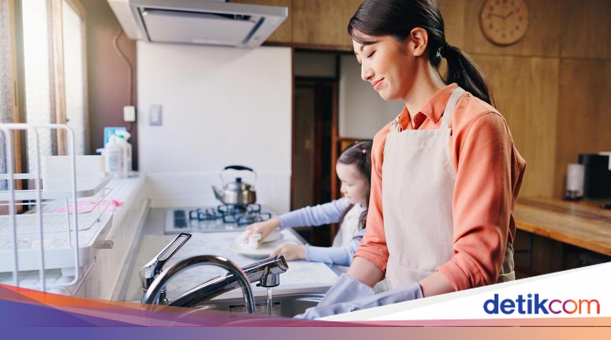 Viral Ajakan Cuci Piring Sendiri Usai Makan, Netizen Singgung Beban Perempuan