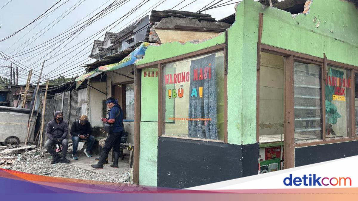 Cerita Pemilik Warteg Bongkar Bangunan Mandiri untuk Flyover Bulak Kapal