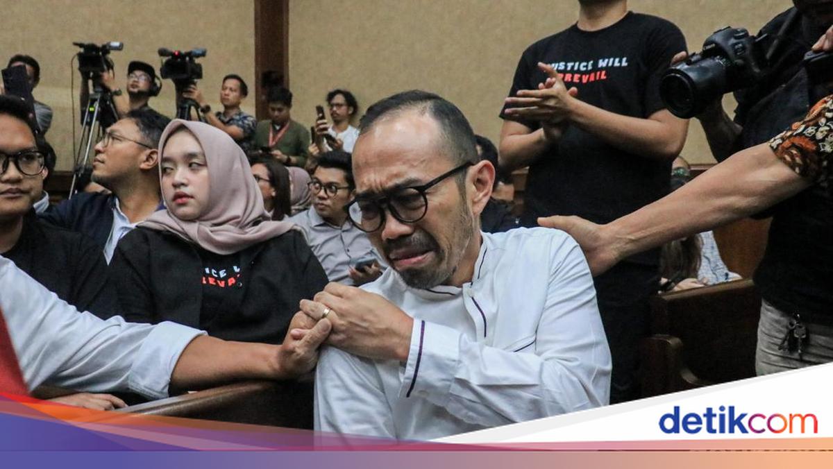Tangis Riva Siahaan Jelang Putusan Kasus Pertamina
