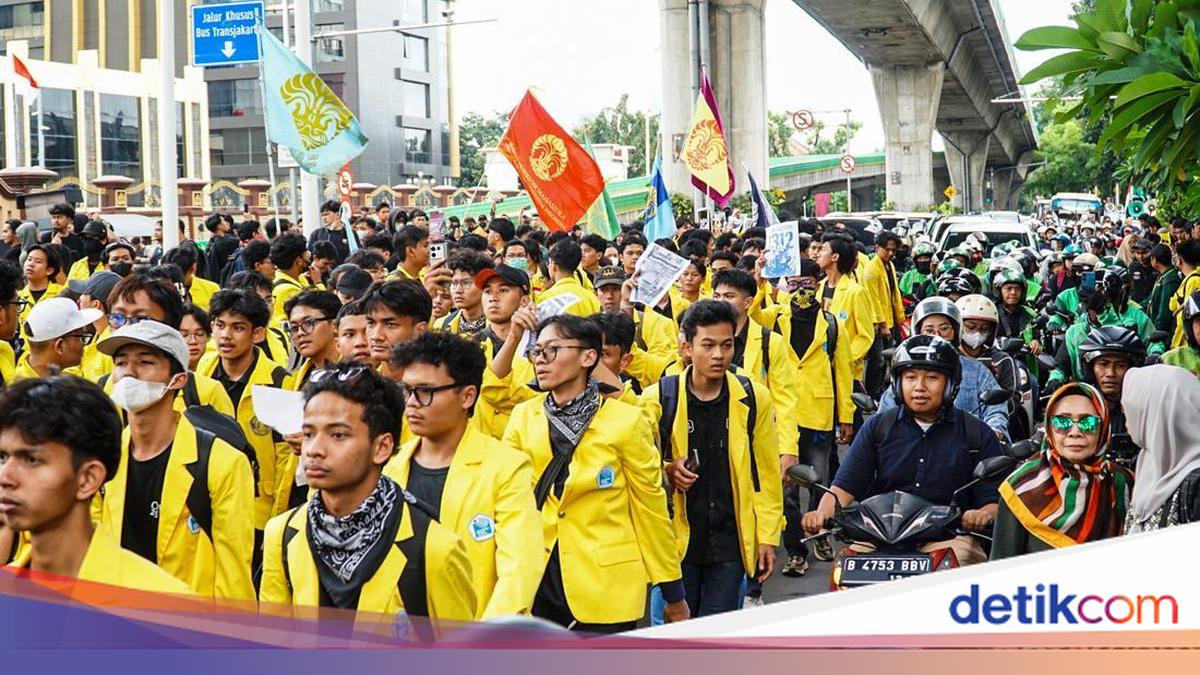 Demo BEM UI di Bundaran HI Jakarta