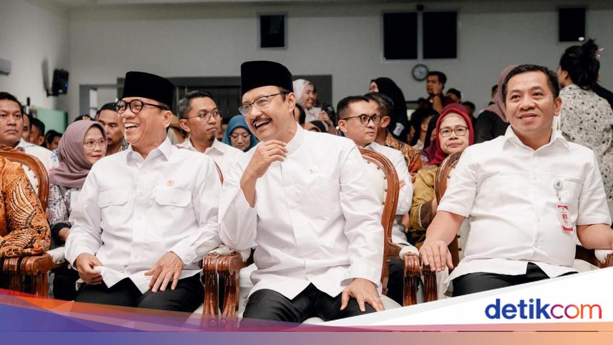 Mensos &amp; Mendes Sosialisasi DTSEN di Karawang, Pastikan Bansos Tepat Sasaran