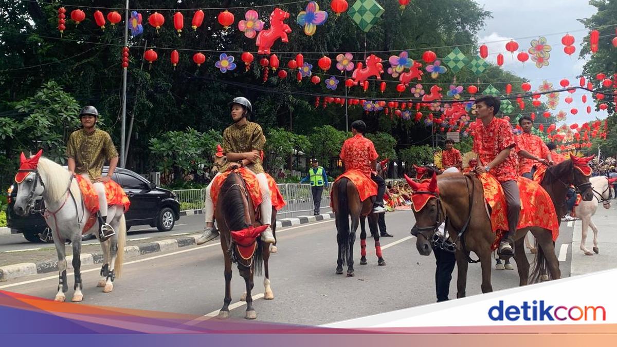 Meriahnya Parade Puncak Perayaan Imlek Nasional di Lapangan Banteng