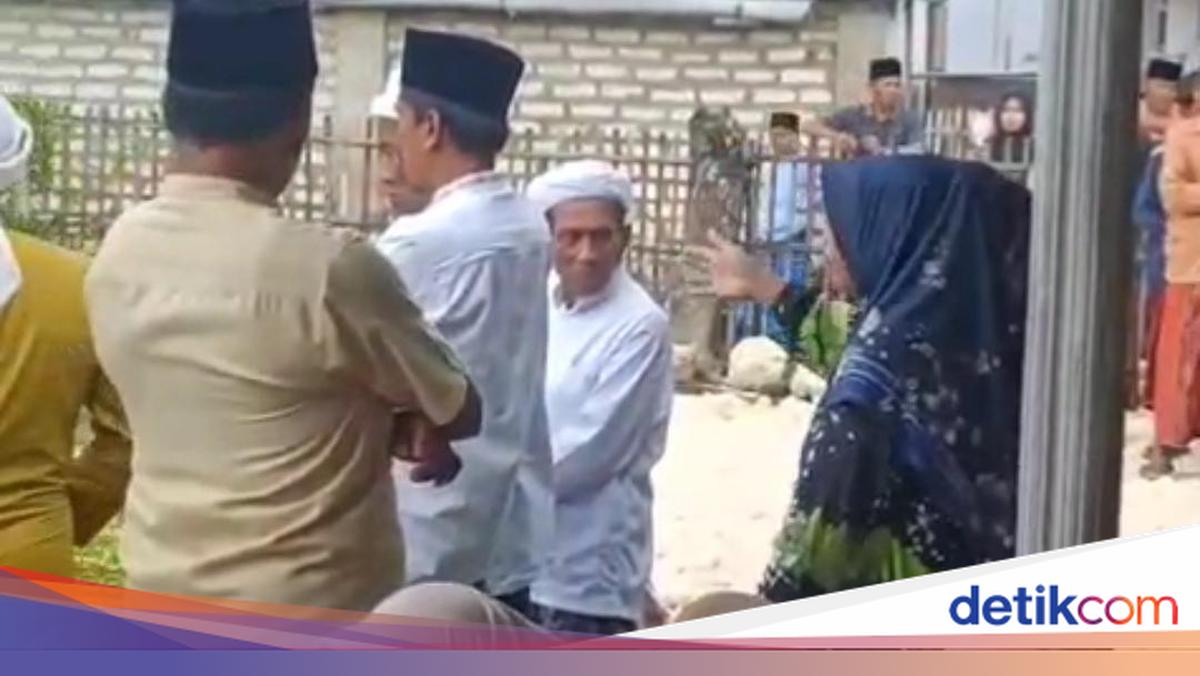 Emak-emak di Sampang Tahan Jenazah Hendak Dikubur gegara Utang Rp 215 Juta
