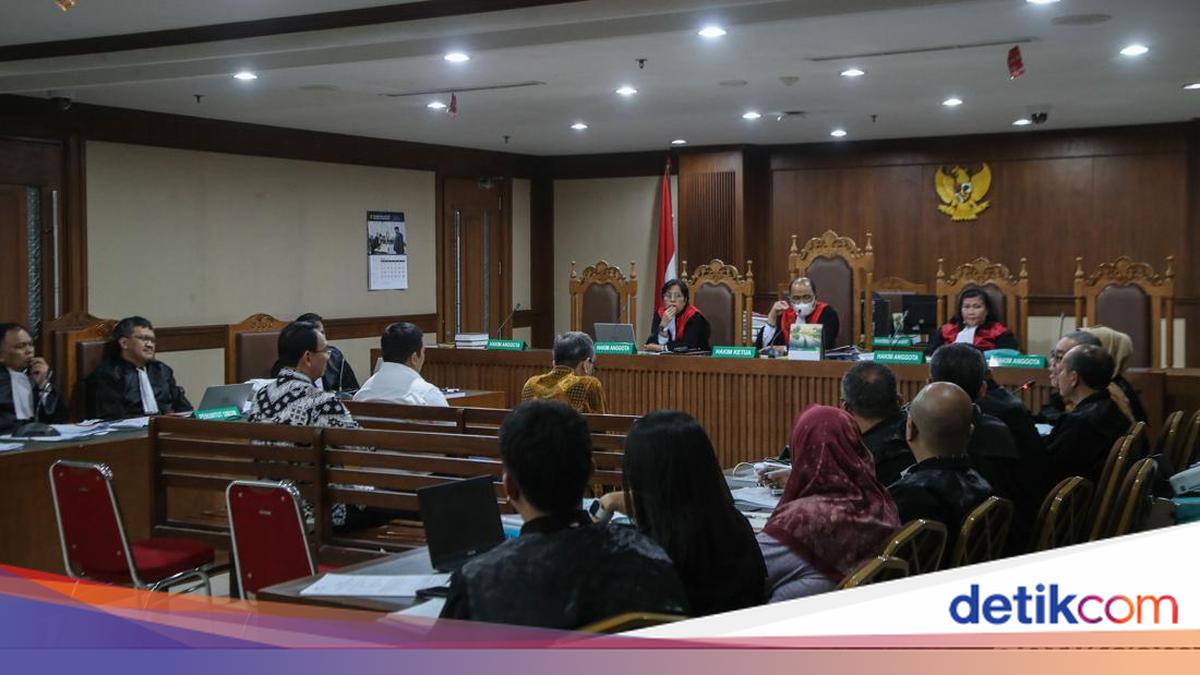 Hakim Tegur Terdakwa Saat Tanya Ahok Siapa yang Lapor Kasus LNG
