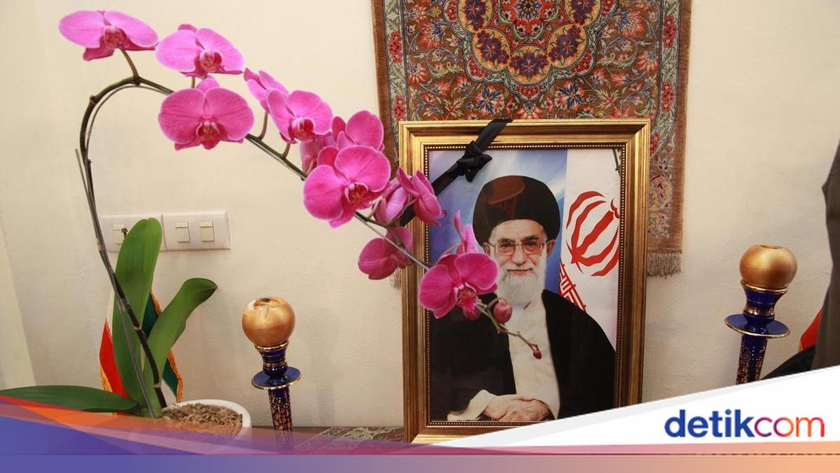 Iran Names Alireza Arafi as Interim Leader After Khamenei’s Death
