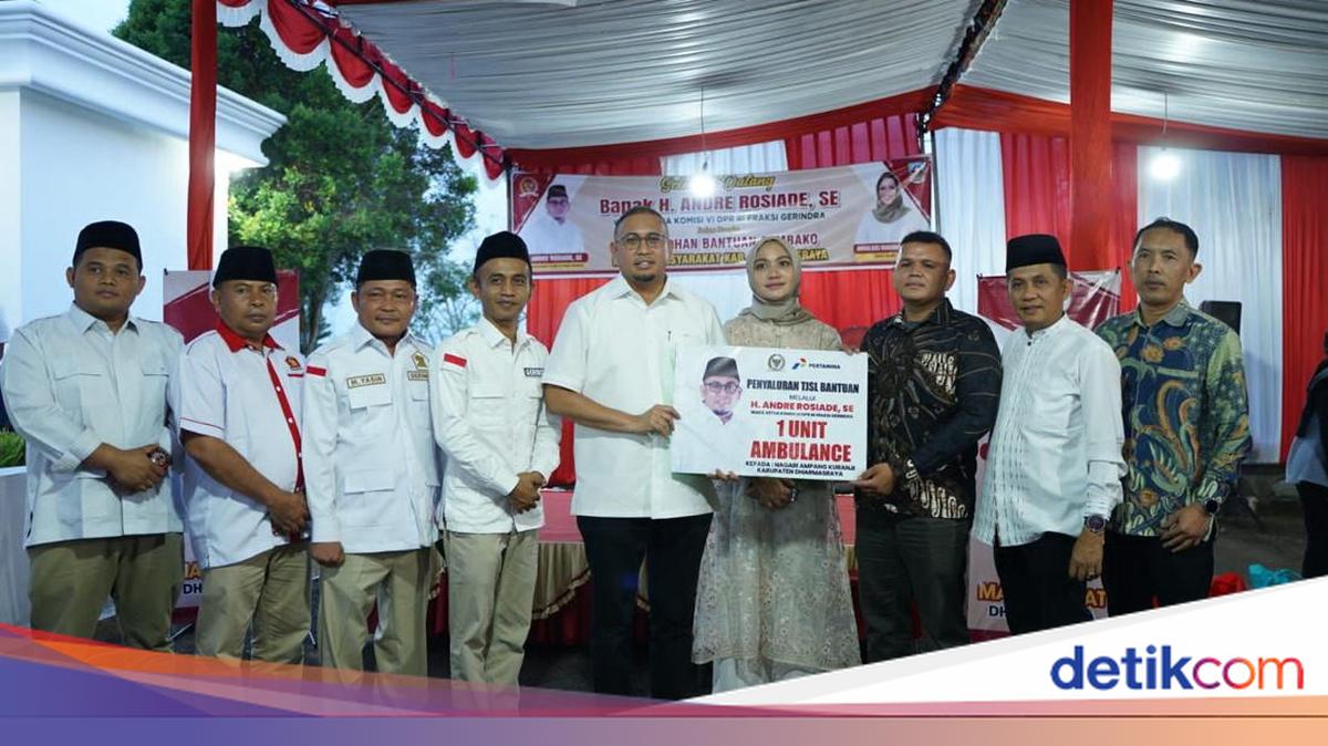 Andre Rosiade Serahkan Bantuan Ambulans untuk Warga Nagari Ampang Kuranji